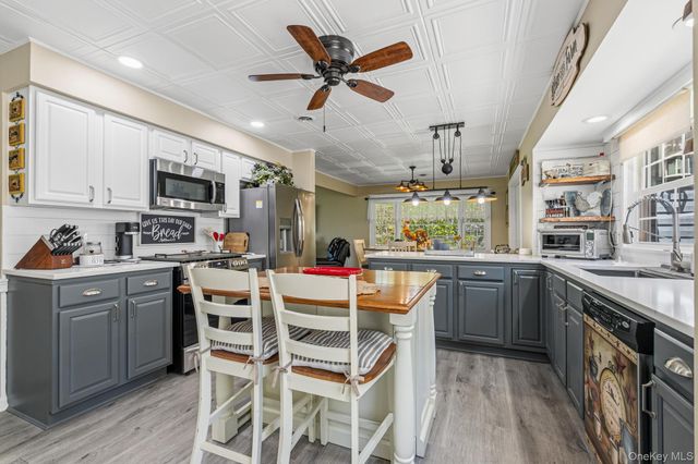 283 Pipe Stave Hollow Road, Miller Place, NY 11764