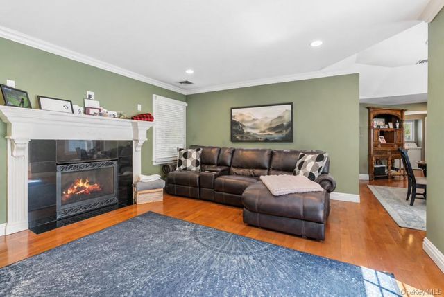 283 Pipe Stave Hollow Road, Miller Place, NY 11764