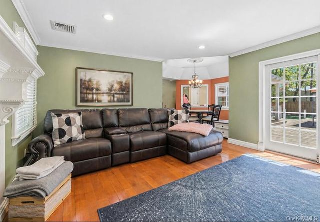 283 Pipe Stave Hollow Road, Miller Place, NY 11764