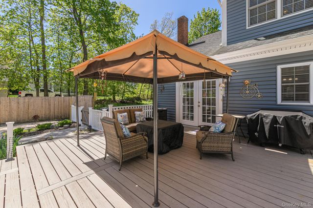 283 Pipe Stave Hollow Road, Miller Place, NY 11764