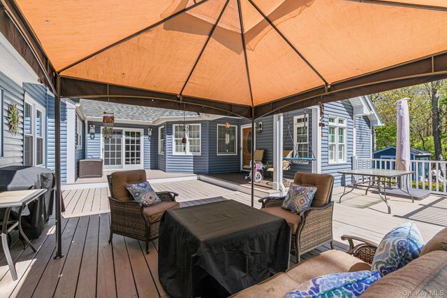 283 Pipe Stave Hollow Road, Miller Place, NY 11764