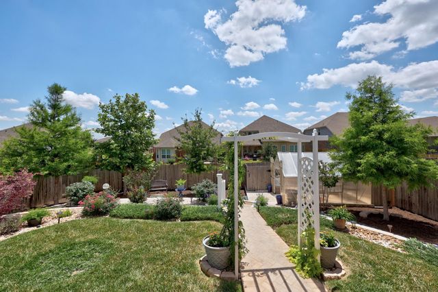 2105 Prairie Oaks DR, Georgetown, TX 78628