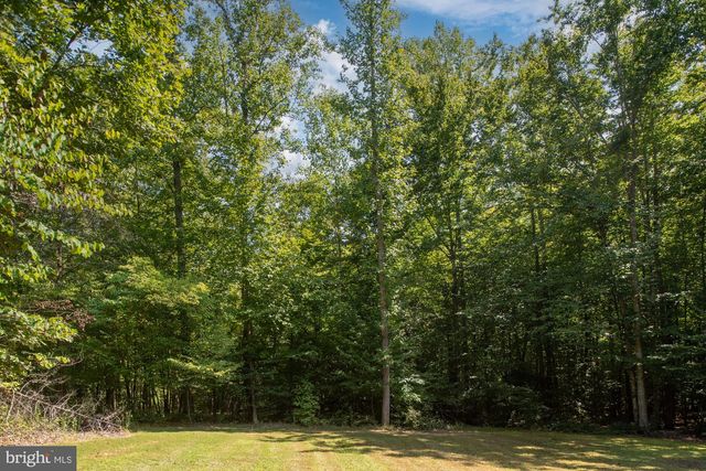 425 WAKEROBIN DR, Stafford, VA 22556