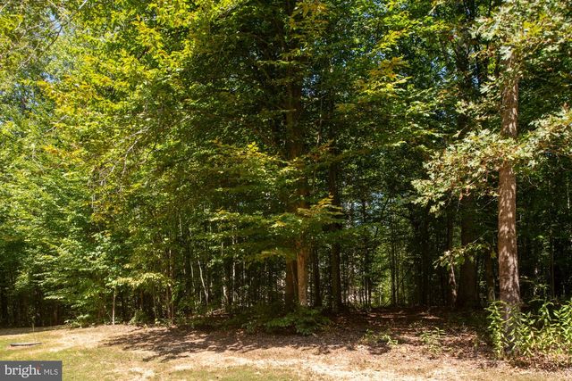 425 WAKEROBIN DR, Stafford, VA 22556