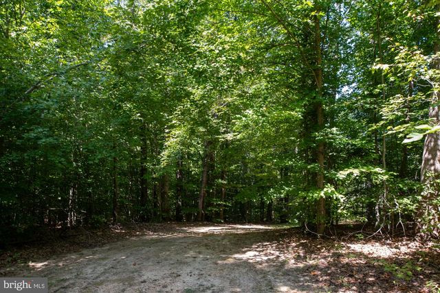 425 WAKEROBIN DR, Stafford, VA 22556