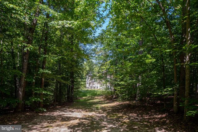 425 WAKEROBIN DR, Stafford, VA 22556