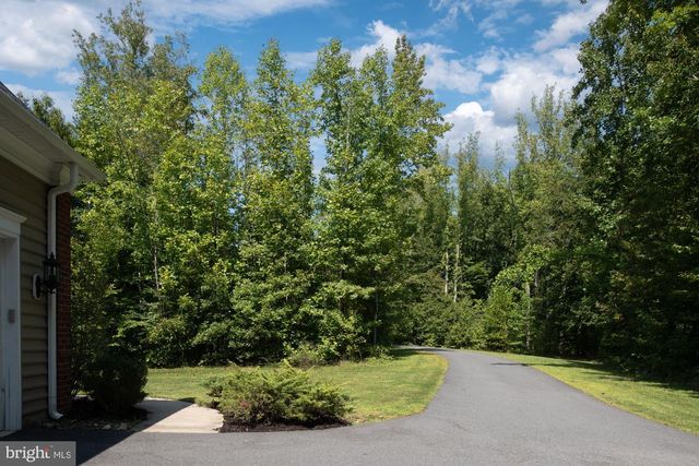 425 WAKEROBIN DR, Stafford, VA 22556