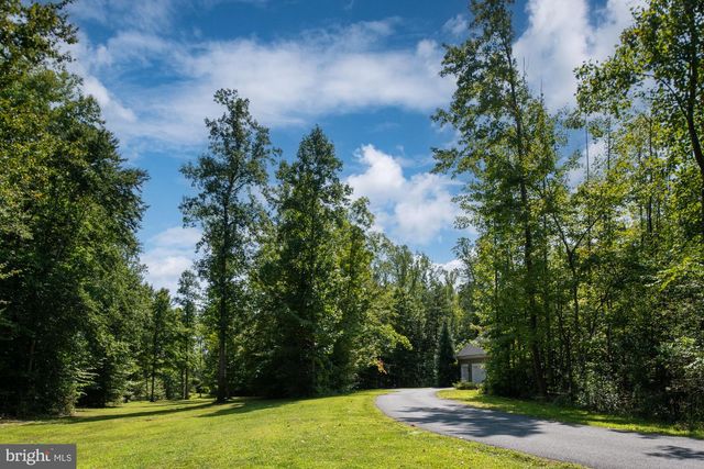 425 WAKEROBIN DR, Stafford, VA 22556