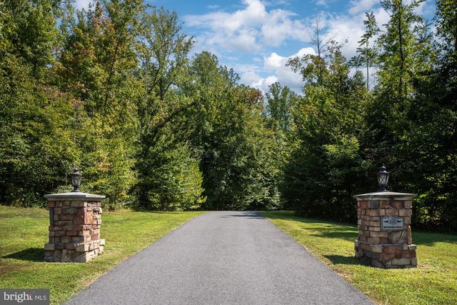 425 WAKEROBIN DR, Stafford, VA 22556
