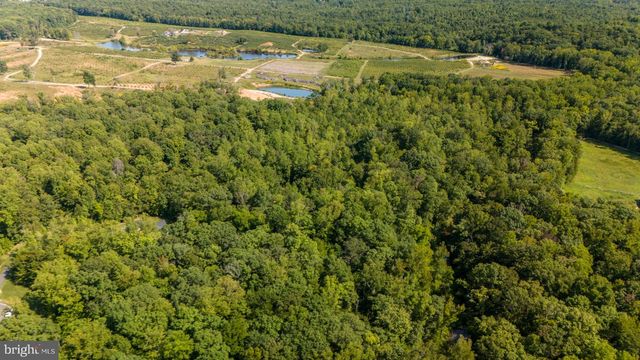 425 WAKEROBIN DR, Stafford, VA 22556