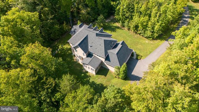 425 WAKEROBIN DR, Stafford, VA 22556