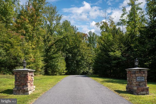425 WAKEROBIN DR, Stafford, VA 22556