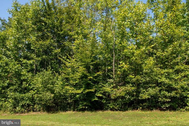 425 WAKEROBIN DR, Stafford, VA 22556
