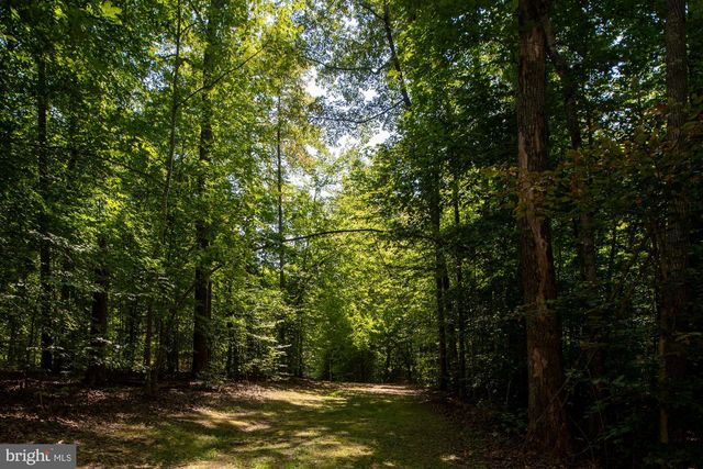 425 WAKEROBIN DR, Stafford, VA 22556