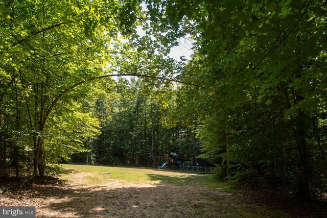 425 WAKEROBIN DR, Stafford, VA 22556