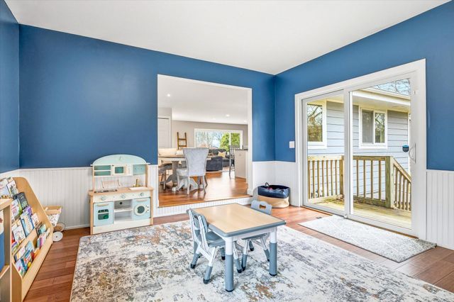 112 Pony Lane E, Apple Valley, MN 55124