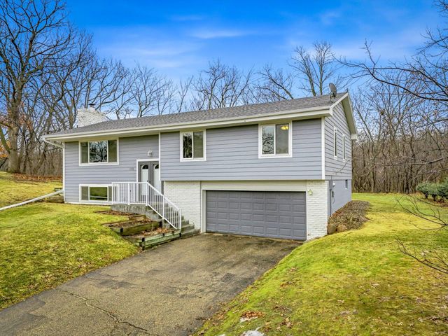 112 Pony Lane E, Apple Valley, MN 55124