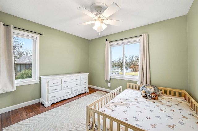 112 Pony Lane E, Apple Valley, MN 55124