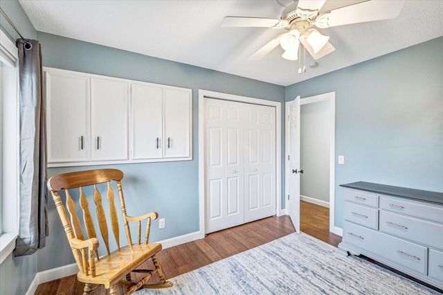 112 Pony Lane E, Apple Valley, MN 55124