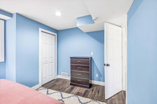 112 Pony Lane E, Apple Valley, MN 55124