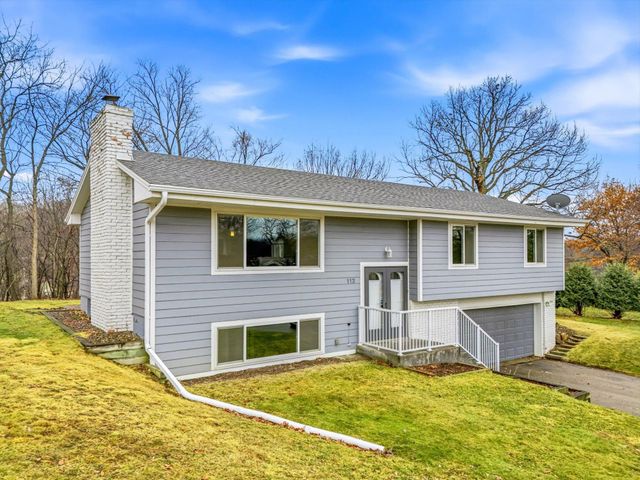 112 Pony Lane E, Apple Valley, MN 55124