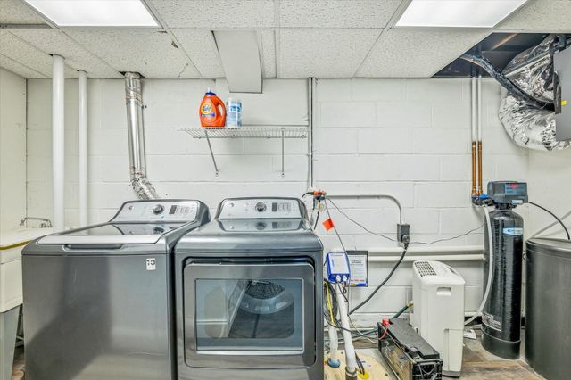 112 Pony Lane E, Apple Valley, MN 55124