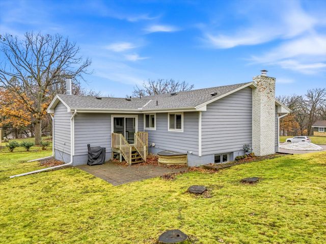 112 Pony Lane E, Apple Valley, MN 55124