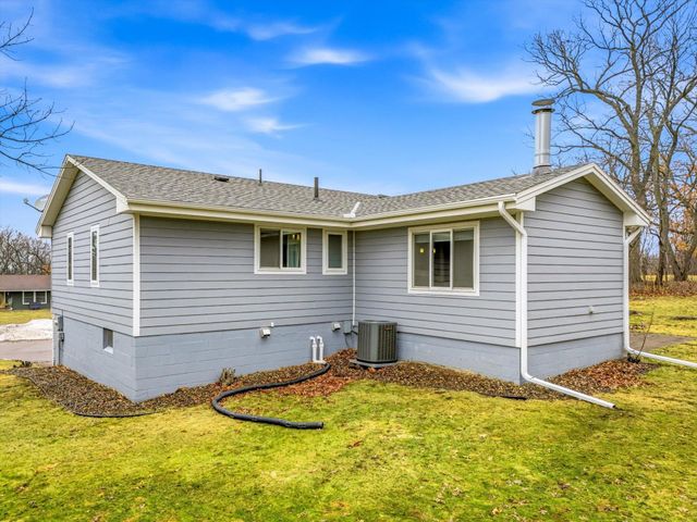 112 Pony Lane E, Apple Valley, MN 55124