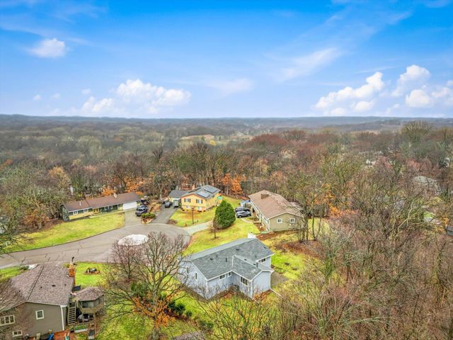 112 Pony Lane E, Apple Valley, MN 55124