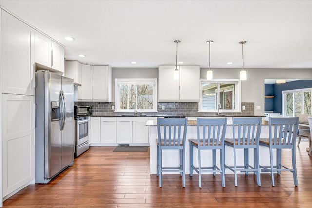 112 Pony Lane E, Apple Valley, MN 55124