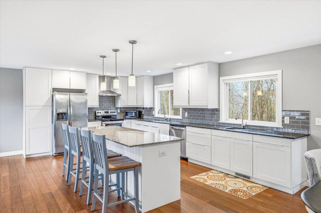 112 Pony Lane E, Apple Valley, MN 55124