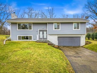 112 Pony Lane E, Apple Valley, MN 55124