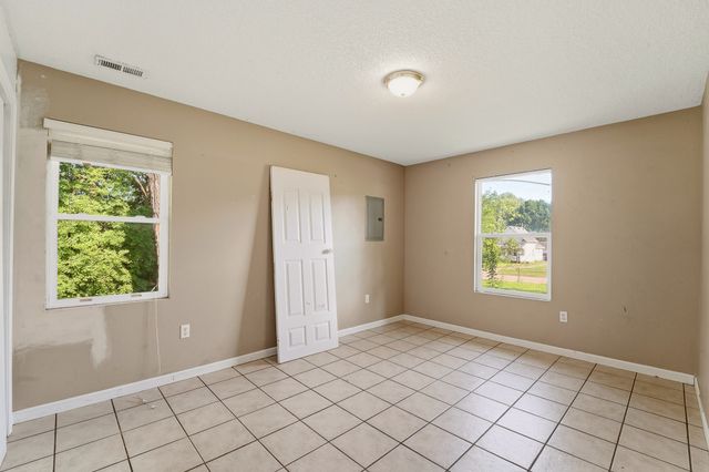 346 E Titus Avenue, Des Moines, IA 50315
