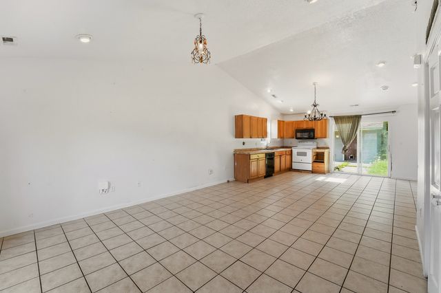 346 E Titus Avenue, Des Moines, IA 50315