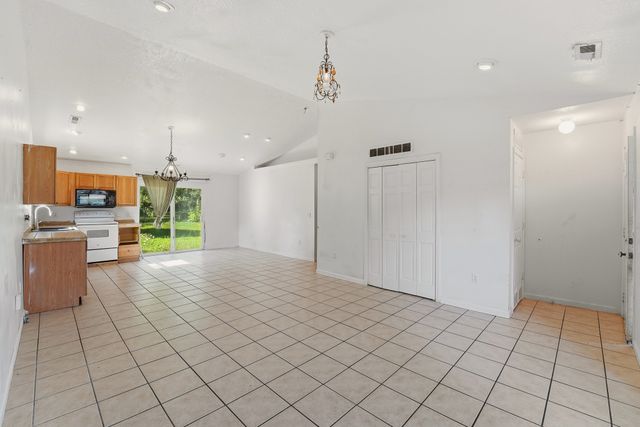 346 E Titus Avenue, Des Moines, IA 50315