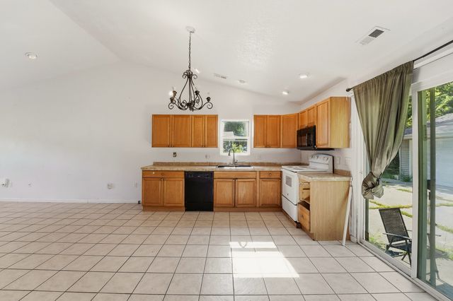 346 E Titus Avenue, Des Moines, IA 50315