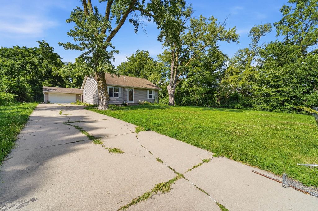 346 E Titus Avenue, Des Moines, IA 50315