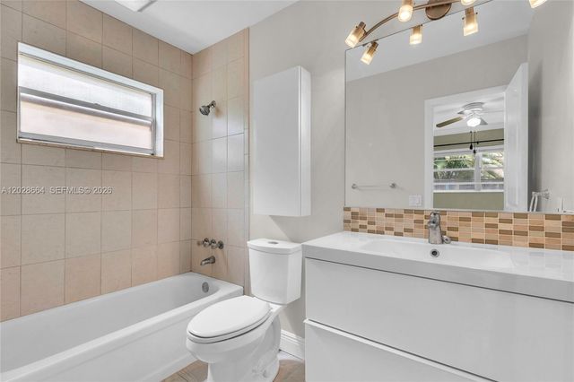 4805 NW 35th Street 416, Lauderdale Lakes, FL 33319