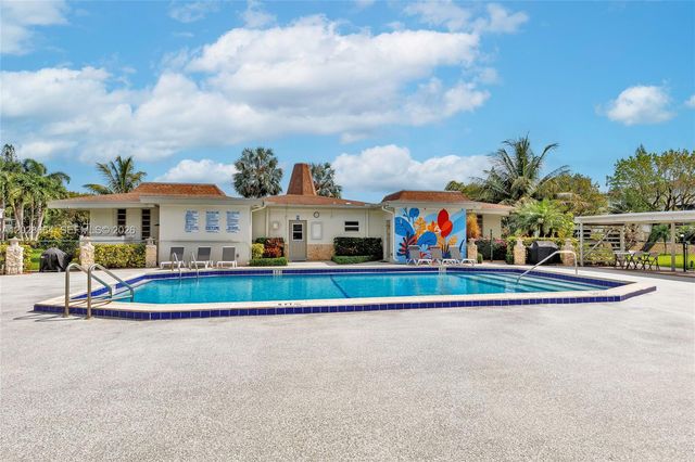4805 NW 35th Street 416, Lauderdale Lakes, FL 33319
