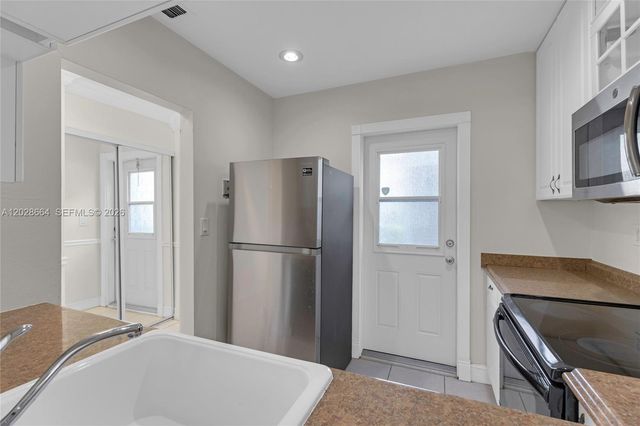 4805 NW 35th Street 416, Lauderdale Lakes, FL 33319