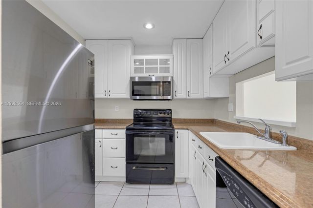 4805 NW 35th Street 416, Lauderdale Lakes, FL 33319