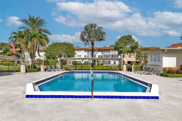 4805 NW 35th Street 416, Lauderdale Lakes, FL 33319
