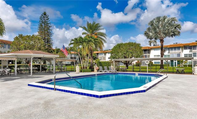 4805 NW 35th Street 416, Lauderdale Lakes, FL 33319