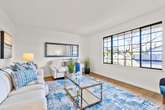 7825 Fairoaks Dr, Pleasanton, CA 94588