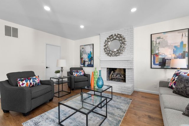 7825 Fairoaks Dr, Pleasanton, CA 94588