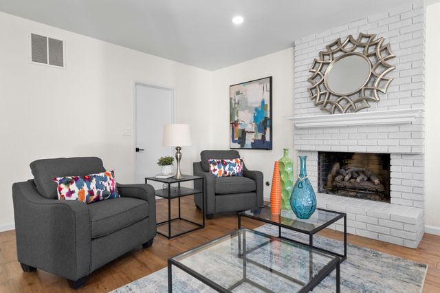 7825 Fairoaks Dr, Pleasanton, CA 94588