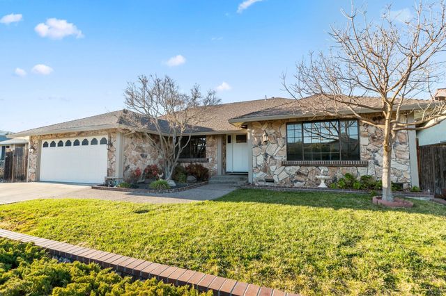 7825 Fairoaks Dr, Pleasanton, CA 94588