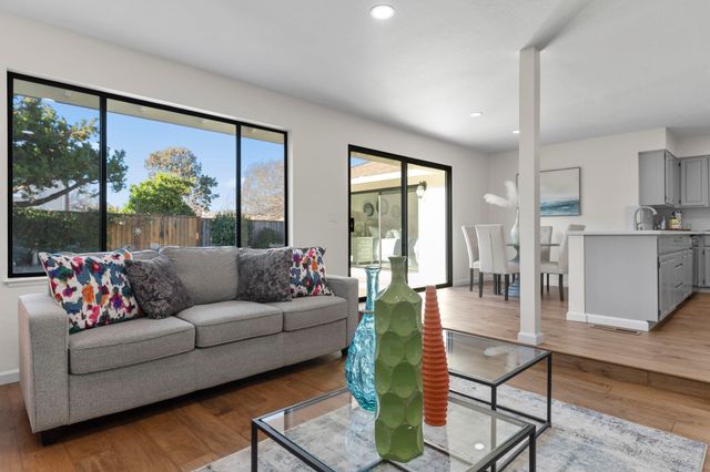 7825 Fairoaks Dr, Pleasanton, CA 94588