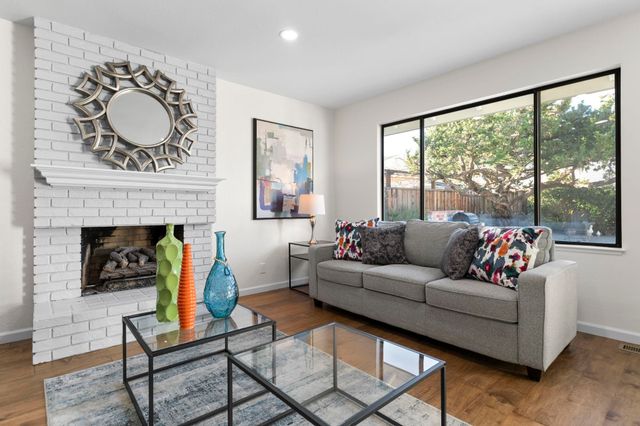 7825 Fairoaks Dr, Pleasanton, CA 94588