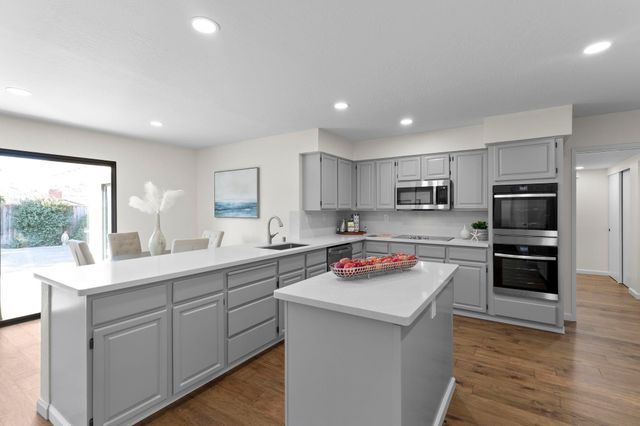 7825 Fairoaks Dr, Pleasanton, CA 94588